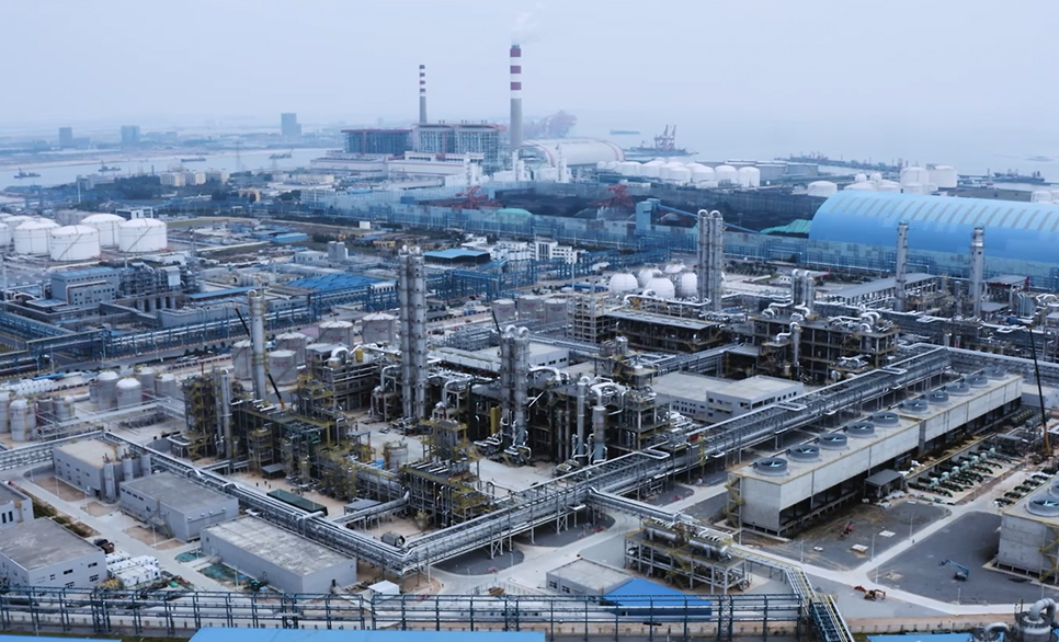 从数据孤岛到智能协同pg赏金女王单机版试玩平台以工业AI赋能广西华谊打造千亿级石化工业标杆